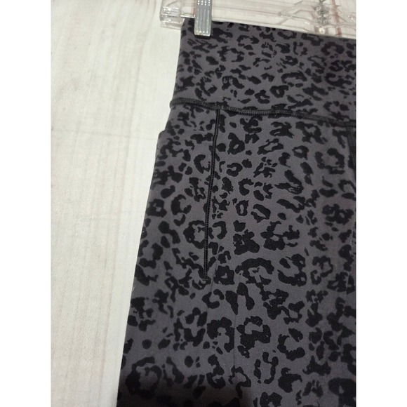 Ladies Small‎ Petite Athleta Animal Print High Rise Capri Leggings with Pockets - Picture 4 of 8